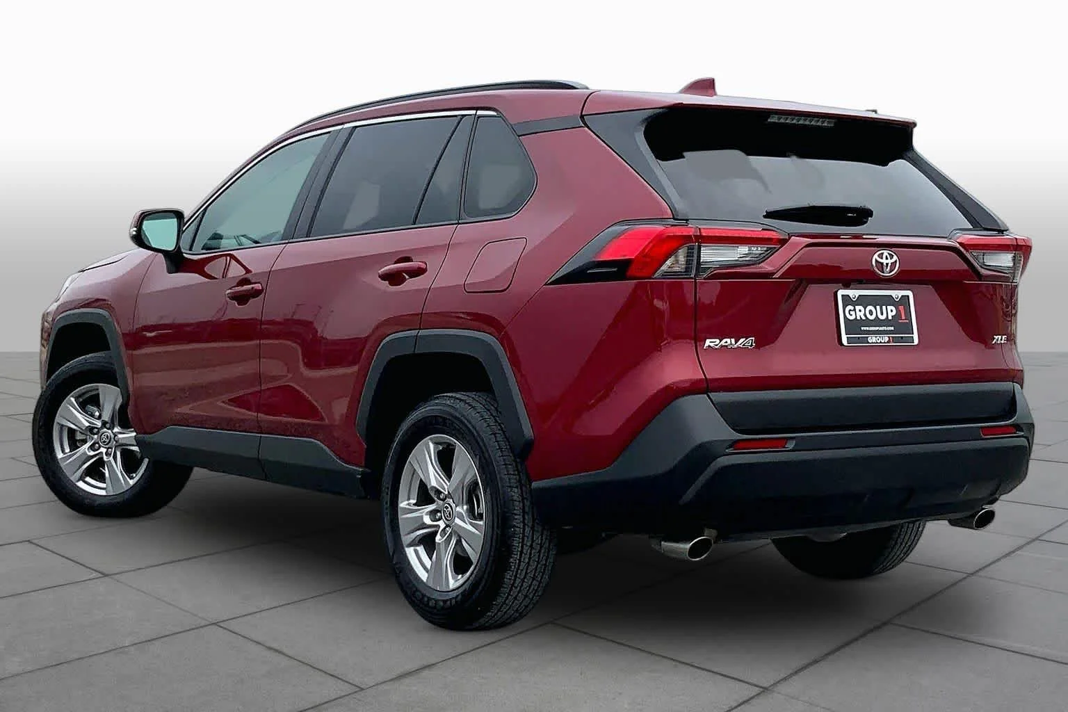 Used 2025 Ruby Flare Pearl Toyota XLE image 12