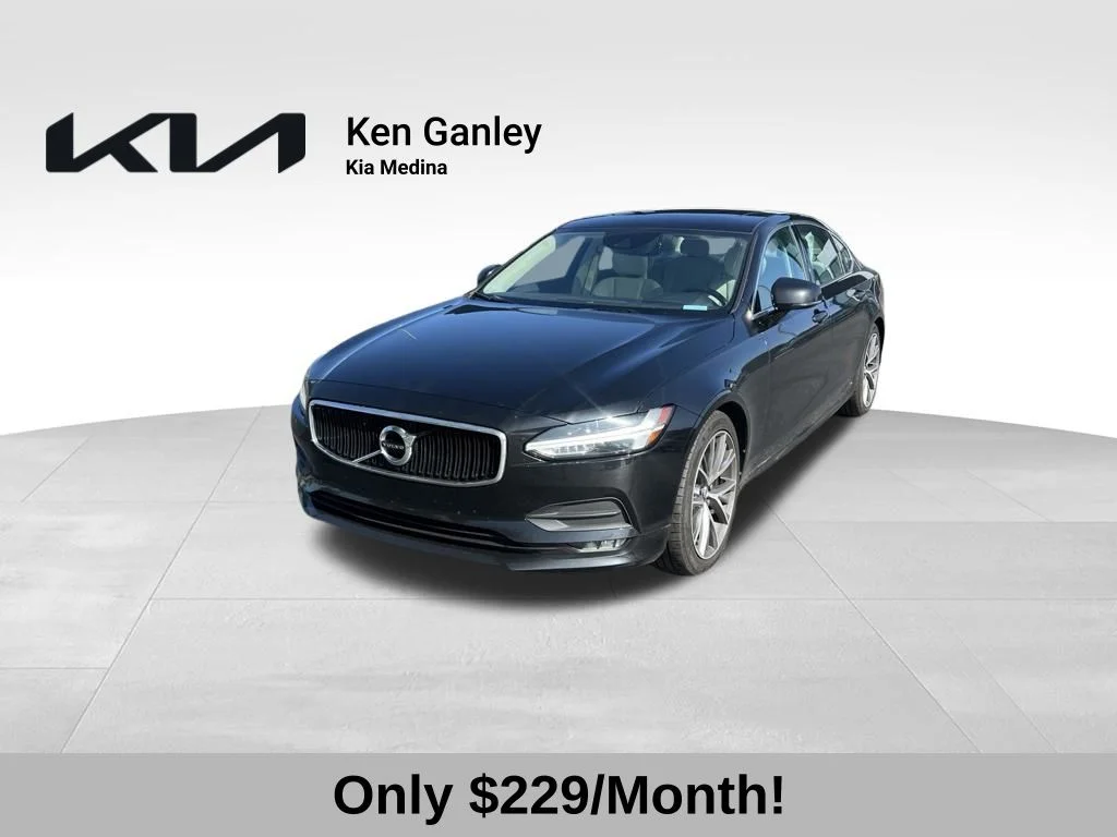 Used 2019 Black Volvo T5 Momentum image 1