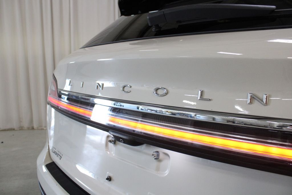Used 2023 Pearl Metallic Lincoln Reserve image 33
