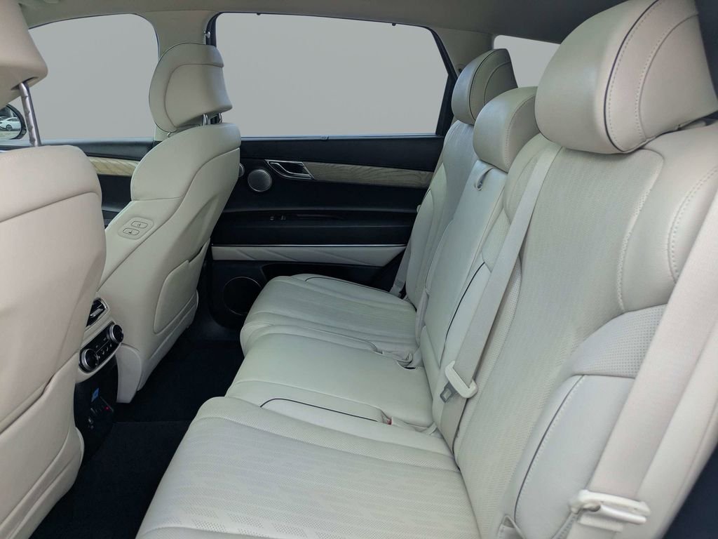 Used 2022 White Genesis 2.5T image 14