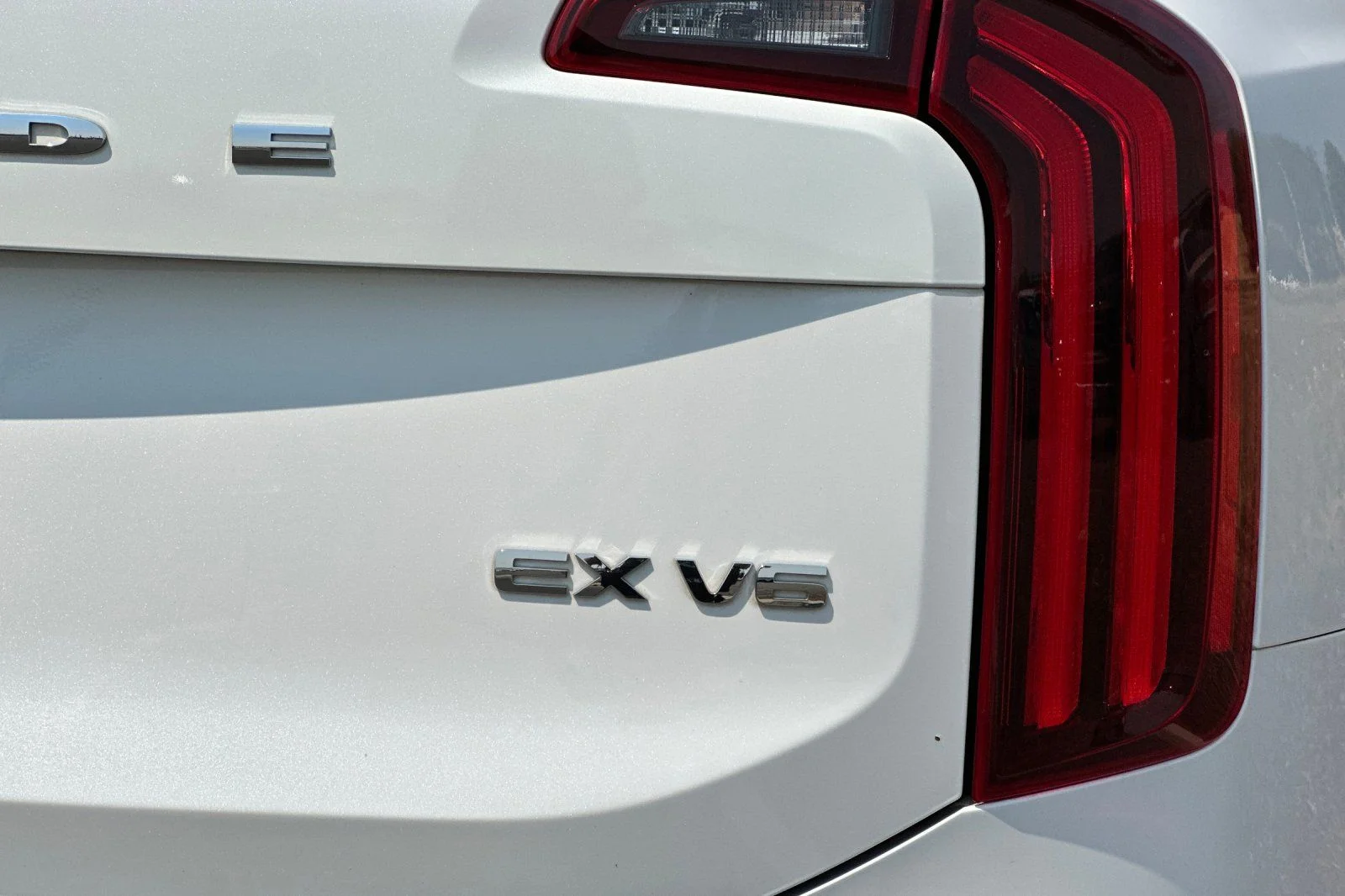 Used 2020 White Kia EX image 34