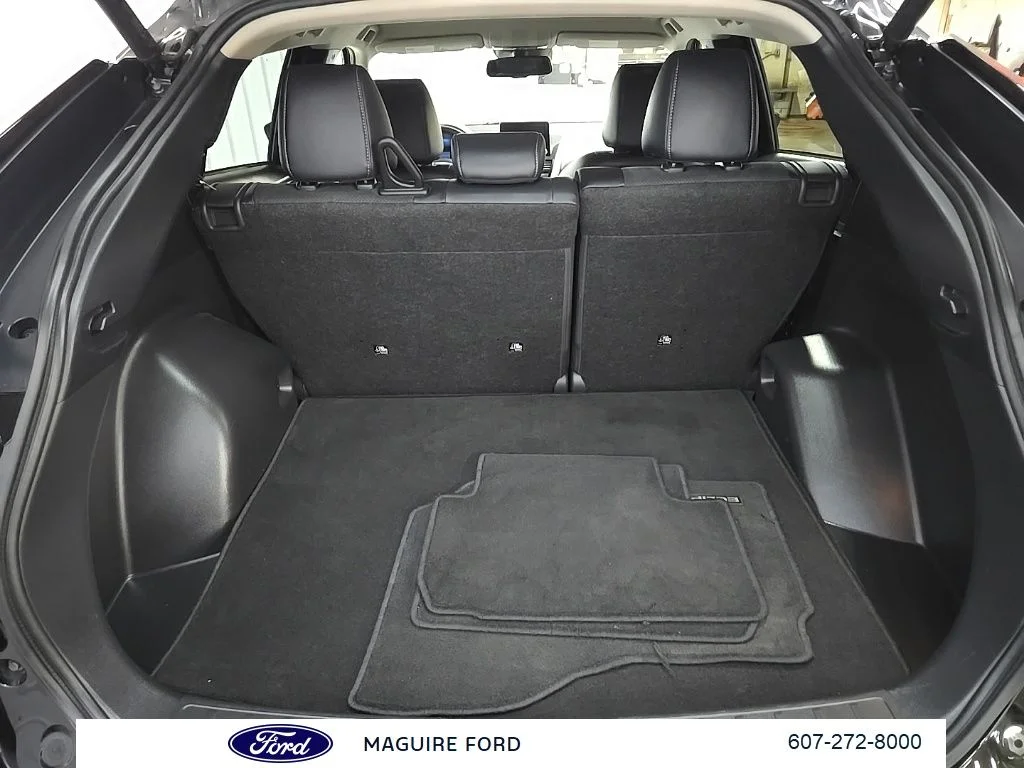 Used 2025 Black Mitsubishi SE image 14