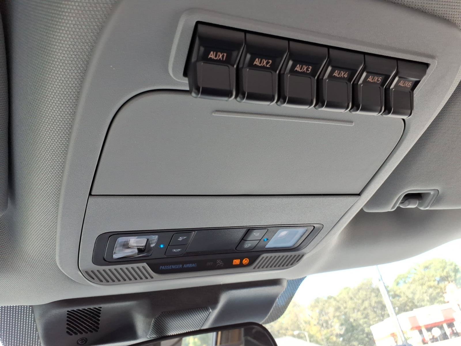 New 2027 Oxford White Ford F-550® XL image 20