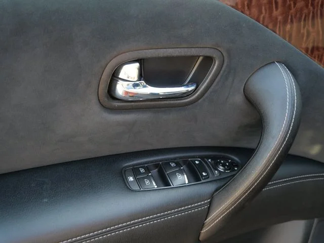 Used 2019 Blue Pearl Nissan SV image 17
