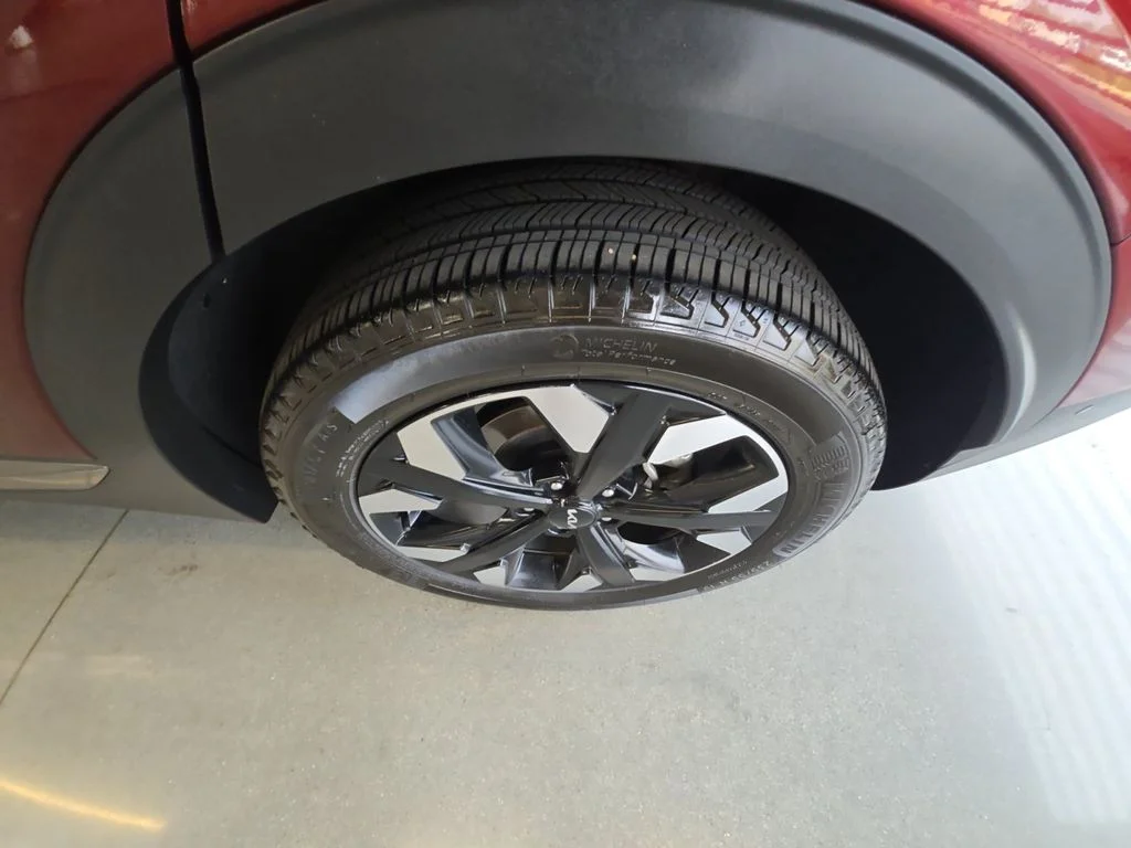 Used 2023 Red Kia X-Line Prestige image 26
