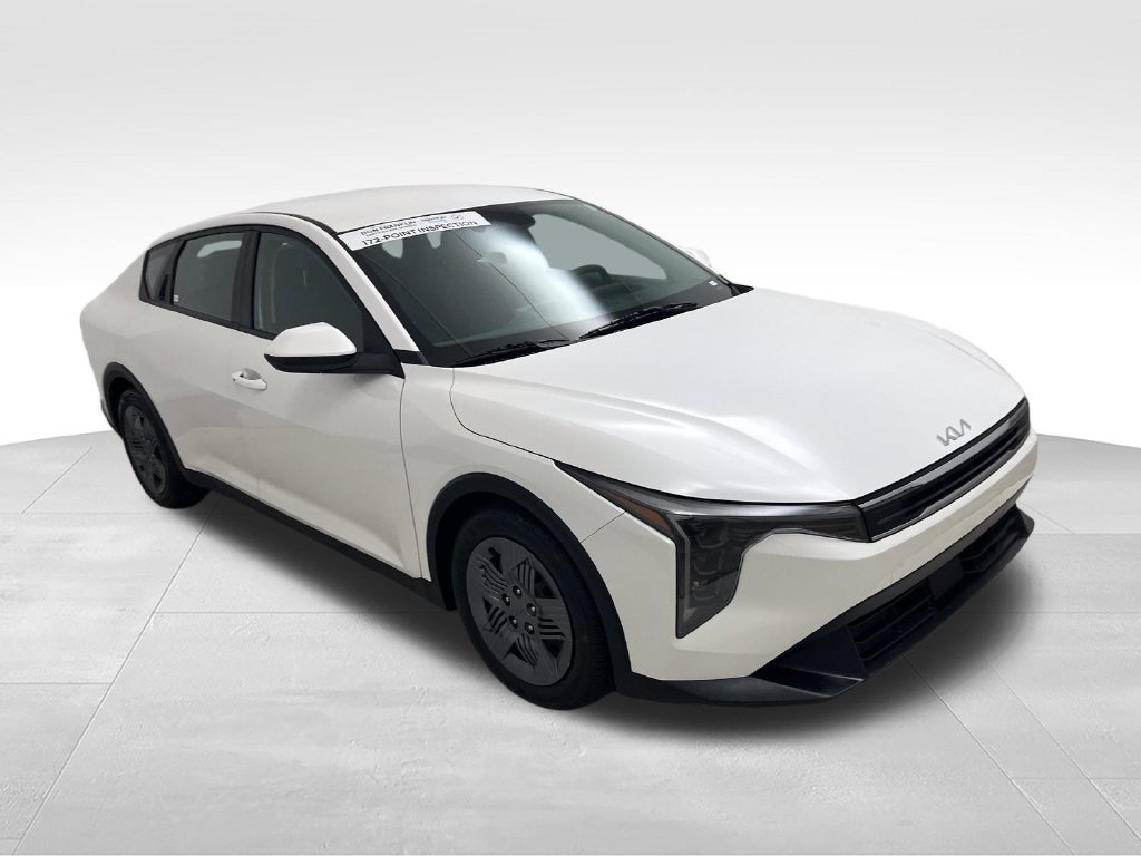 Used 2025 White Kia LX image 7