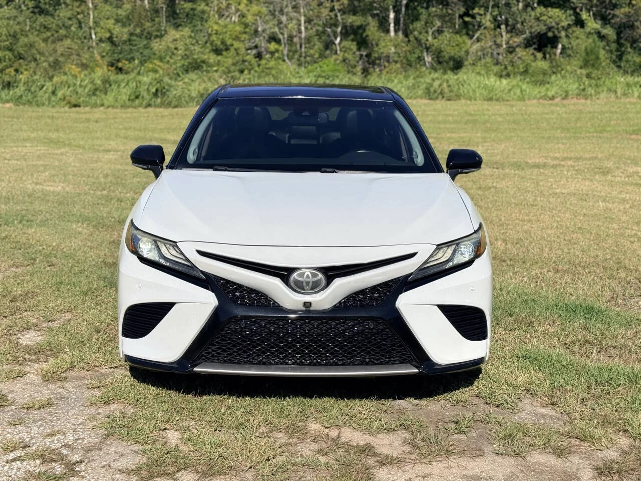 Used 2018 White Toyota XSE V6 4dr Sedan image 8