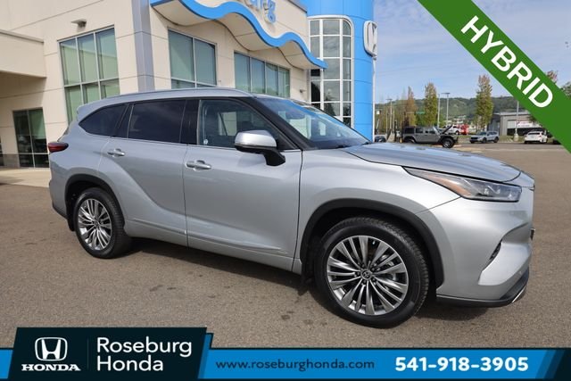 2022 Toyota Highlander Platinum Hybrid 4x4's photo
