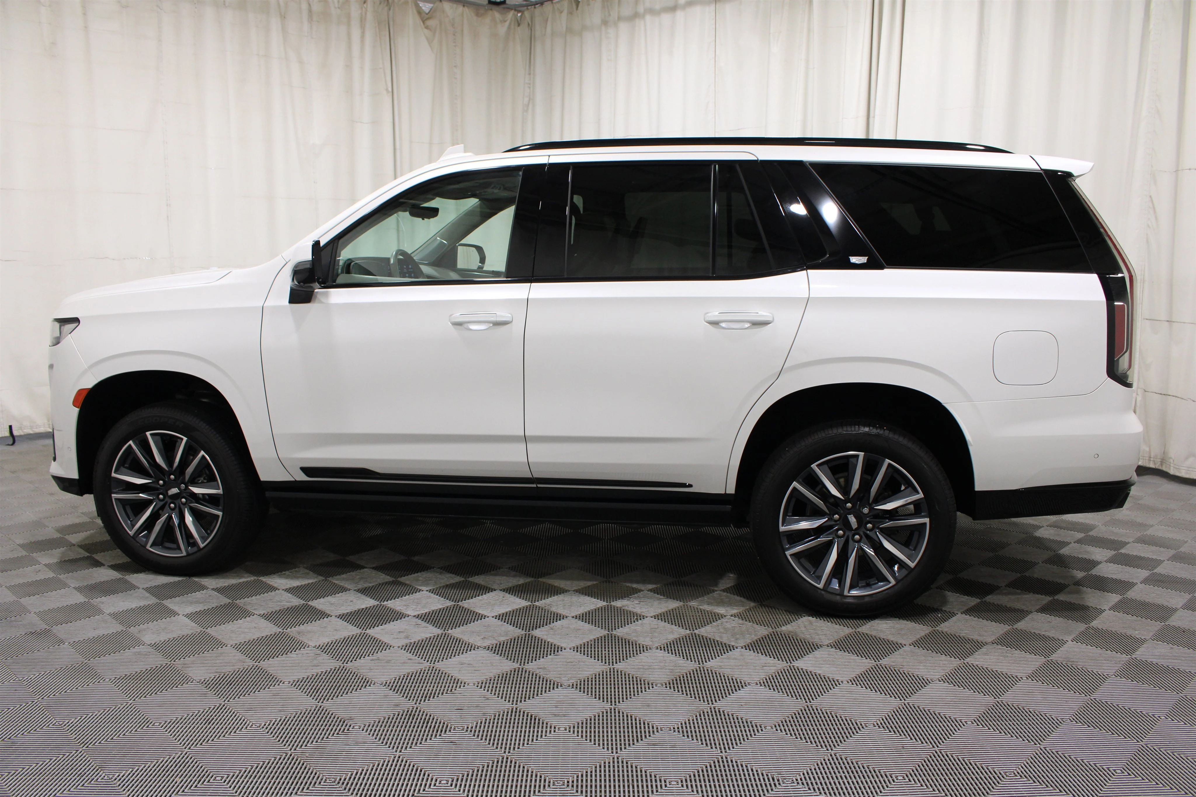Used 2023 Crystal White Tricoat Cadillac 4WD Sport Platinum image 38