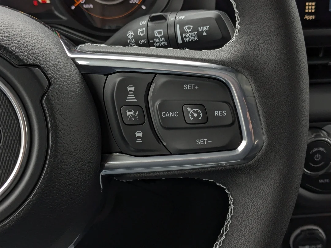 New 2025 White Jeep Sahara - - 4x4 - McKinley Leather Seats - Technology Grp - Safety Grp - Alpine Prem Audio & More! image 16