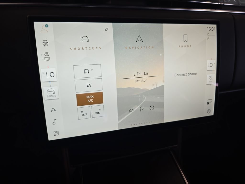 New 2026 Fuji White Land Rover SE image 15