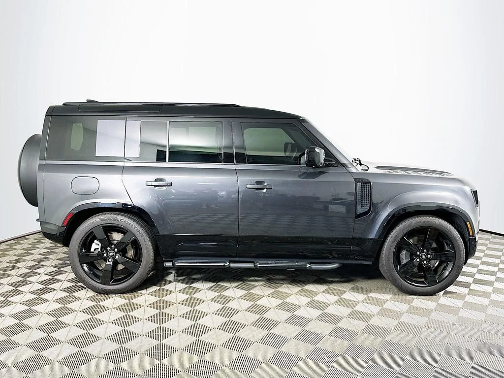 Certified Used 2025 Carpathian Gray Metallic Land Rover X-Dynamic SE image 4
