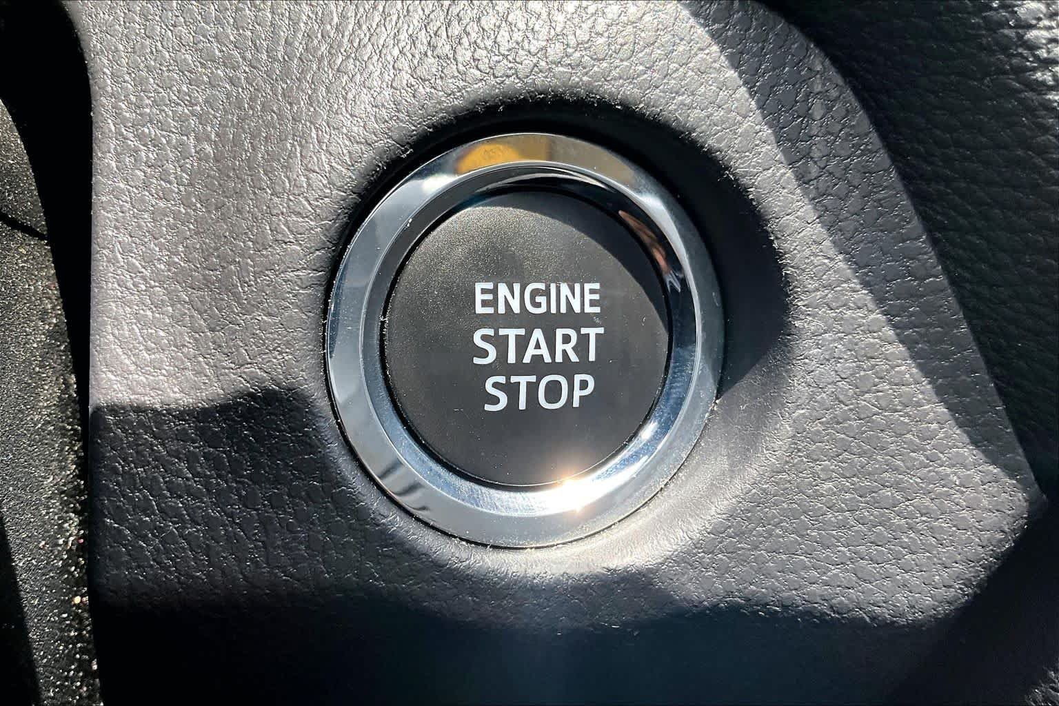Used 2025 Wind Chill Pearl Toyota XLE Premium image 33