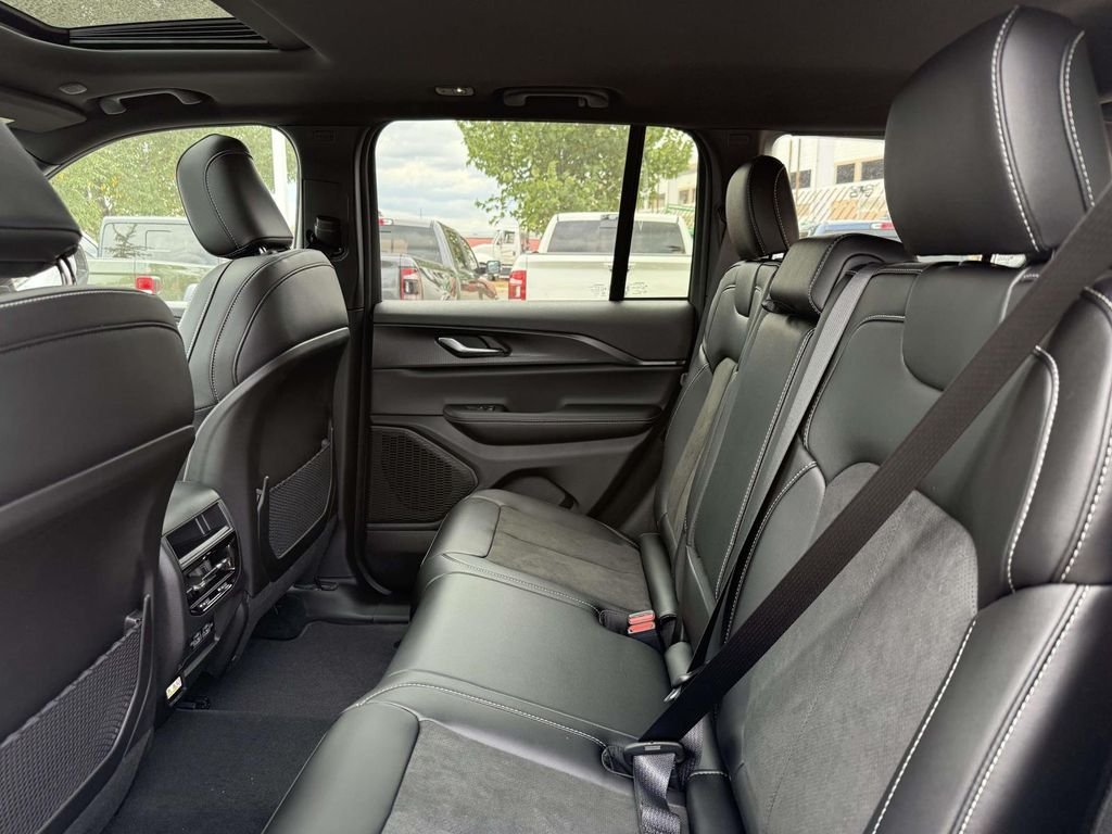 2025 Jeep Grand Cherokee Altitude - Photo 18