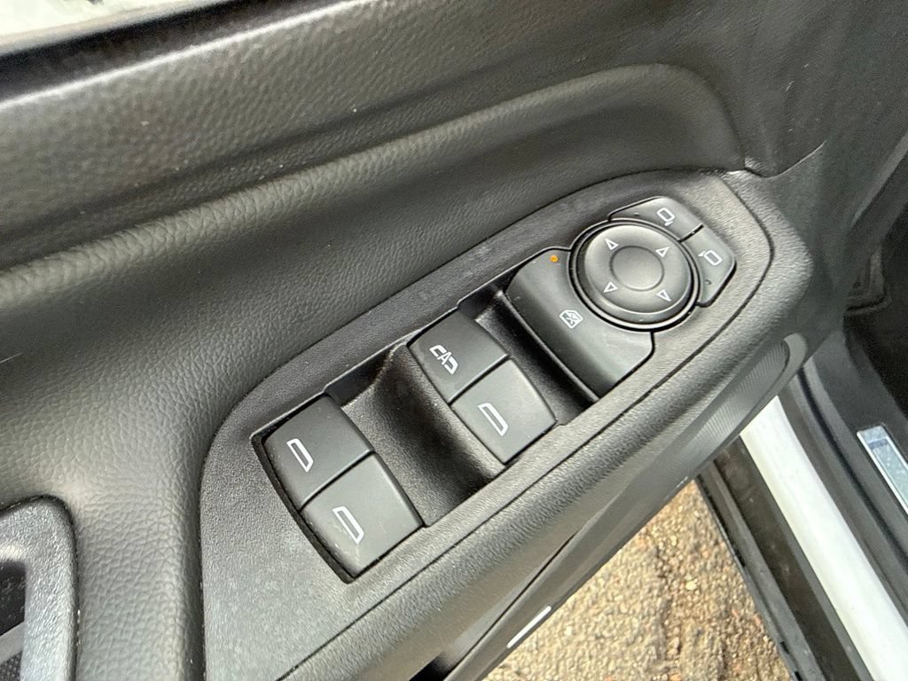 Used 2018 SUMMIT WHITE Chevrolet Premier image 23