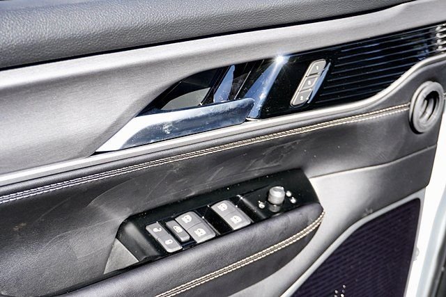 New 2026 Bright White Clear-Coat Exterior Paint Jeep Limited Altitude image 31