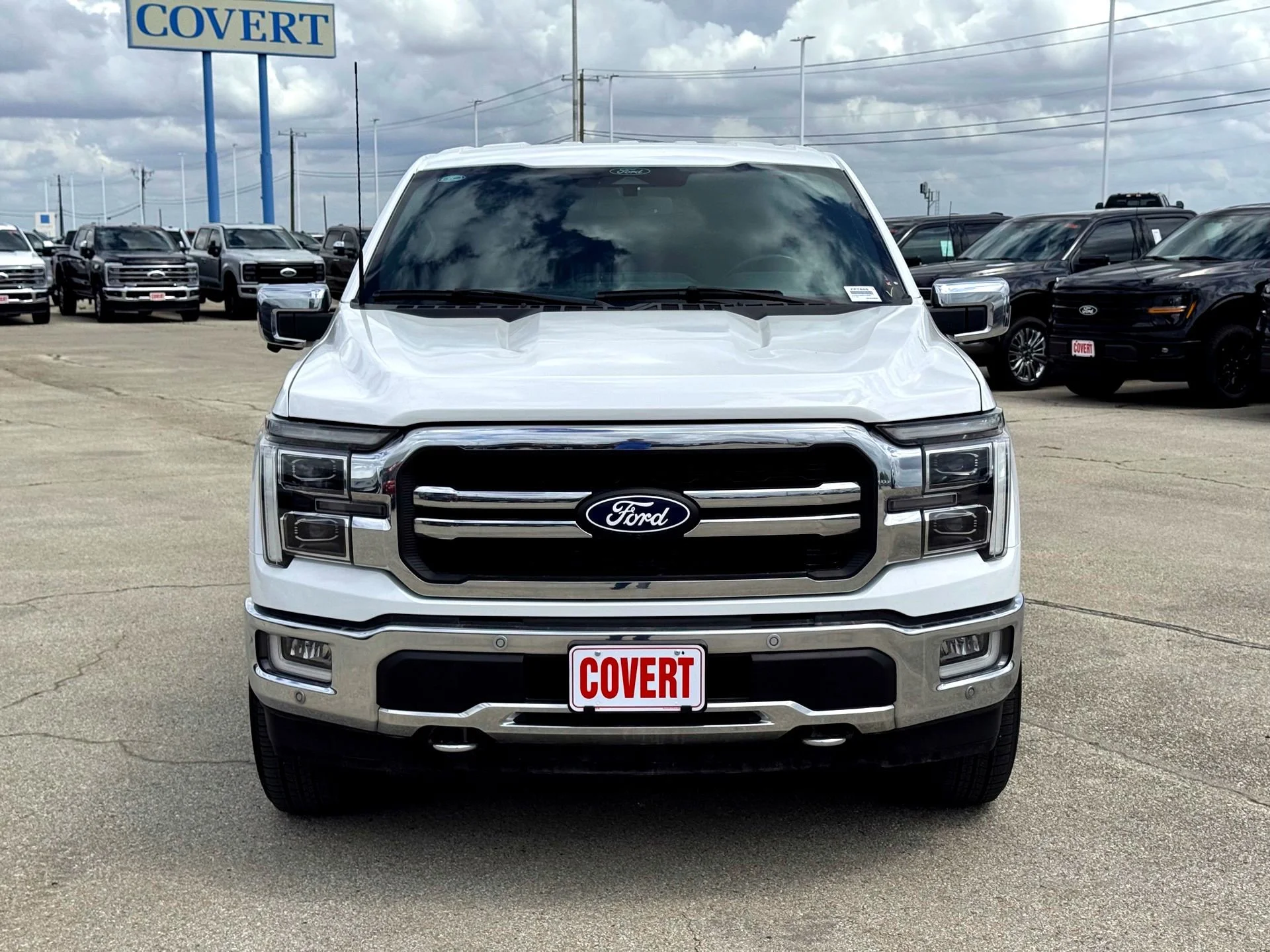Used 2024  Ford Lariat image 3