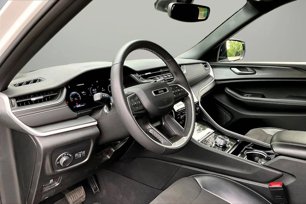 Used 2023 White Jeep Altitude X image 18