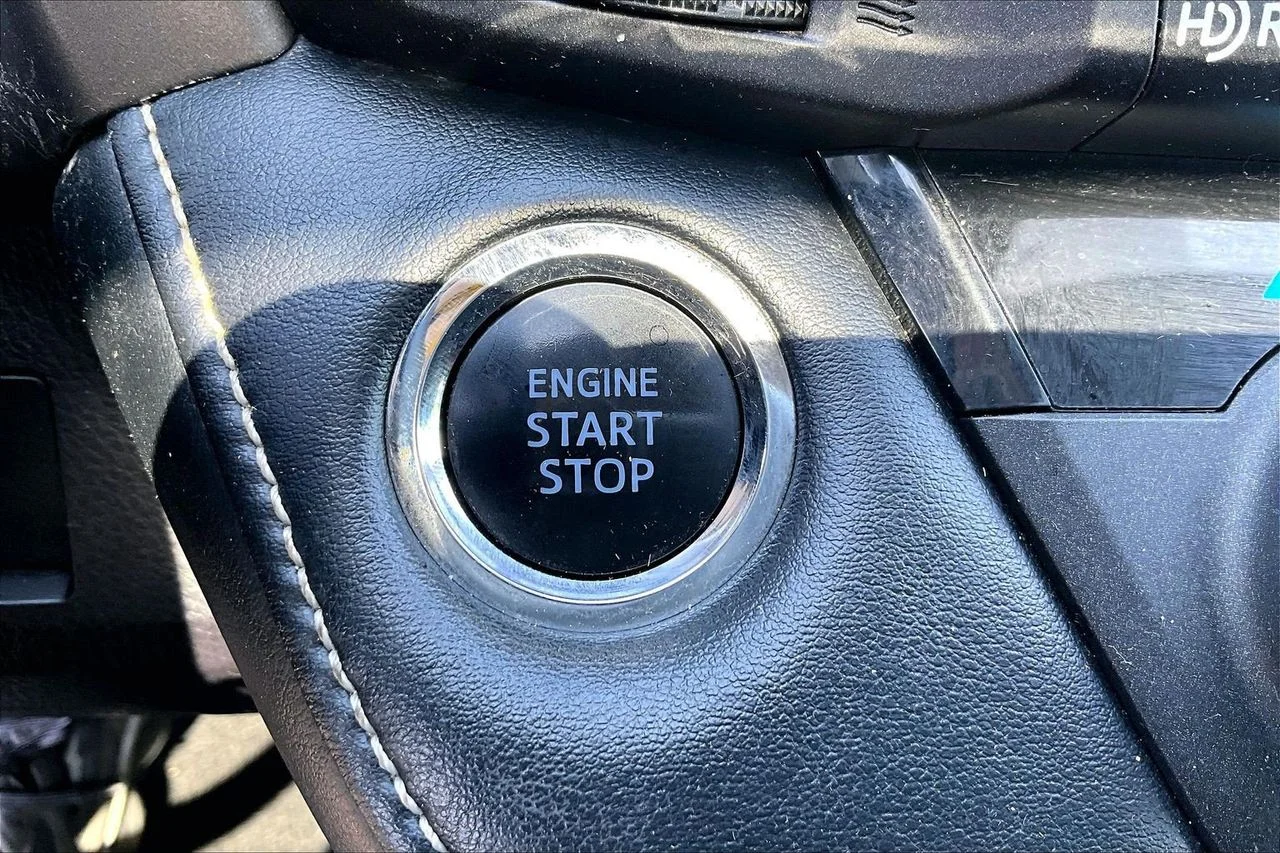 Used 2018 Gray Toyota XLE image 26