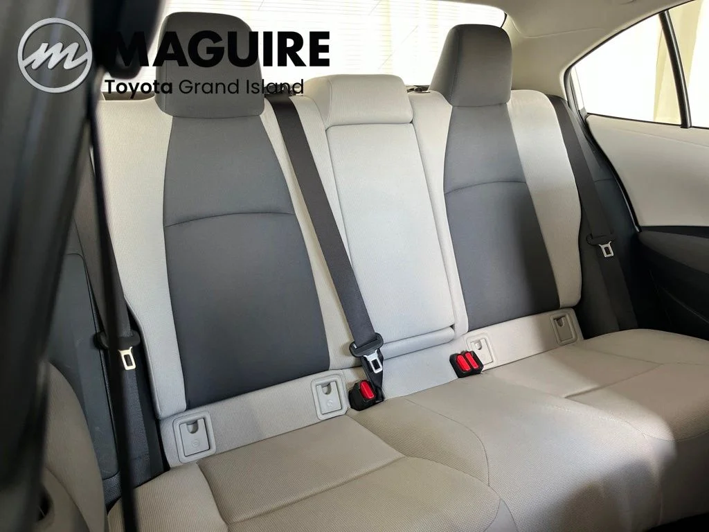 Used 2021 White Toyota LE image 34