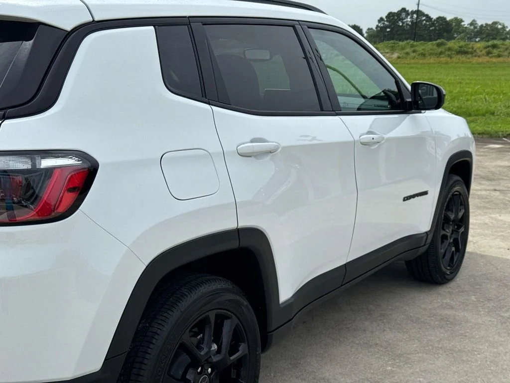 New 2026 White Jeep Latitude image 19