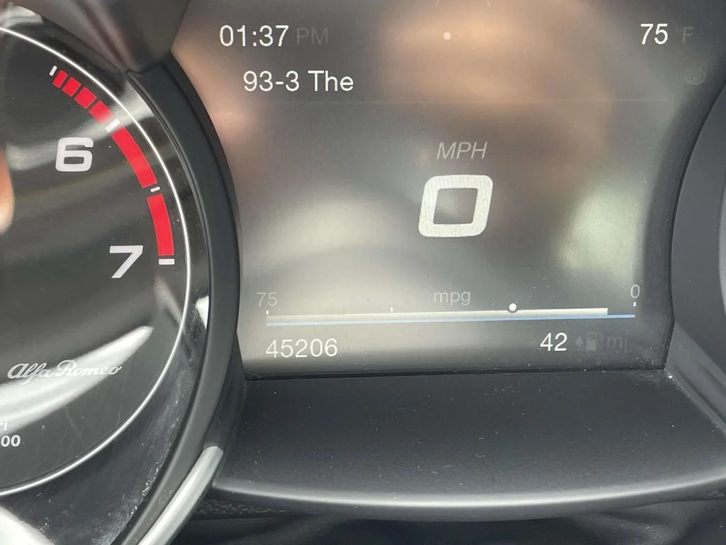 Used 2017 Red Metallic Alfa Romeo Base image 40