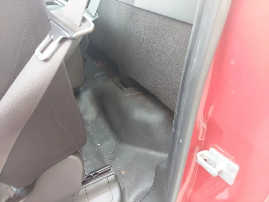 Used 2007 Red Chevrolet Work Truck image 27