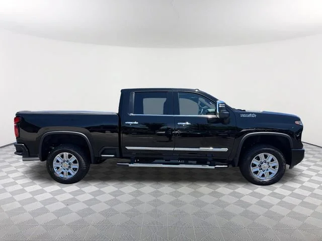 Used 2025 Black Chevrolet High Country image 4