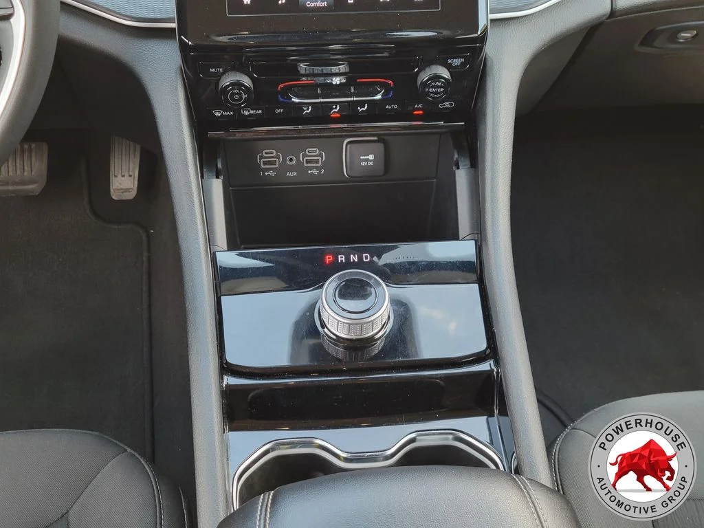 Used 2023 White Jeep Laredo image 23