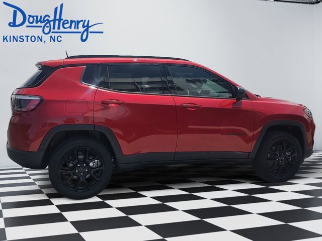 New 2026 Red Hot Pearl-Coat Exterior Paint Jeep Latitude Altitude image 6
