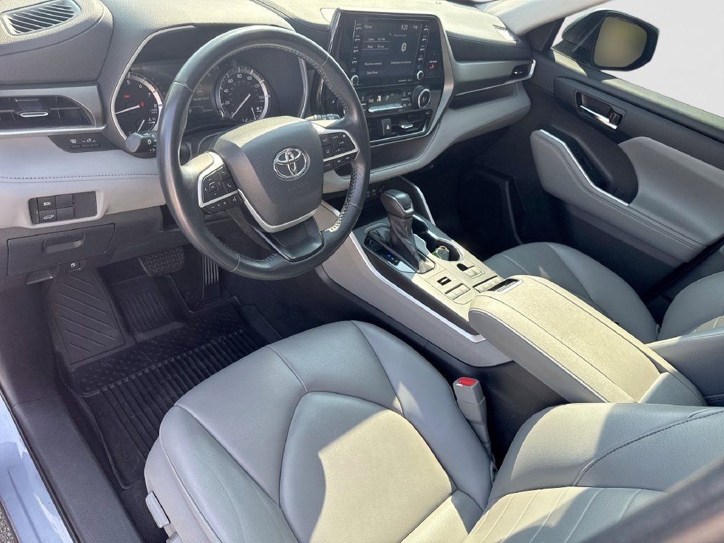Used 2022 Moon Dust Toyota XLE image 14