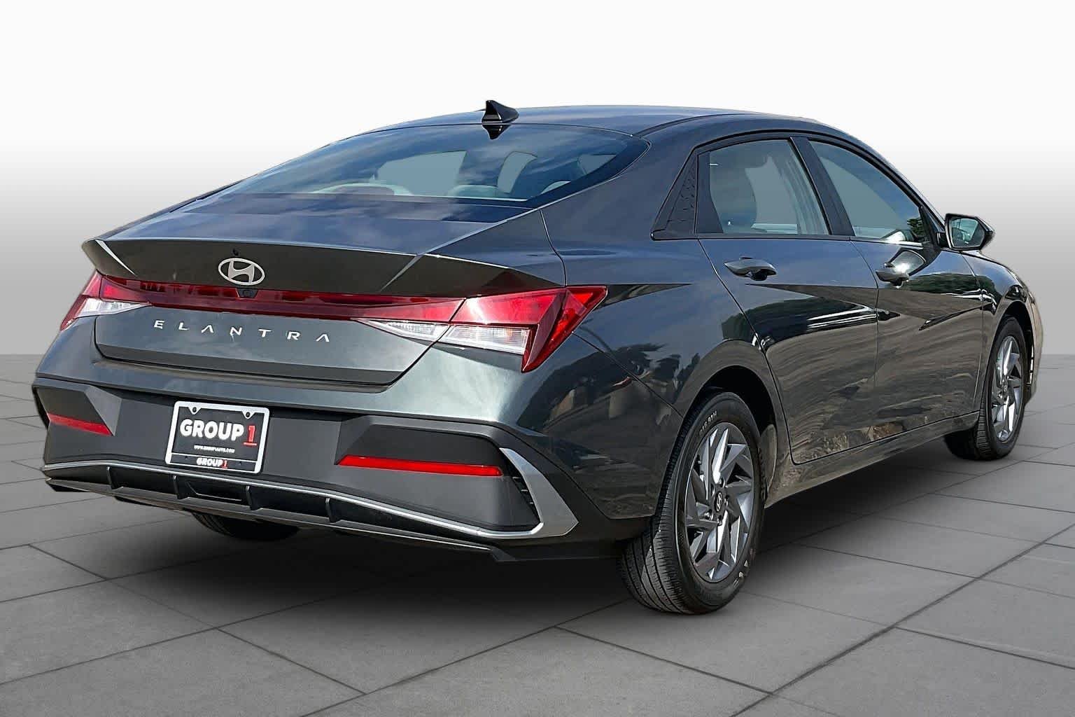 Used 2024 Amazon Gray Hyundai SEL image 12