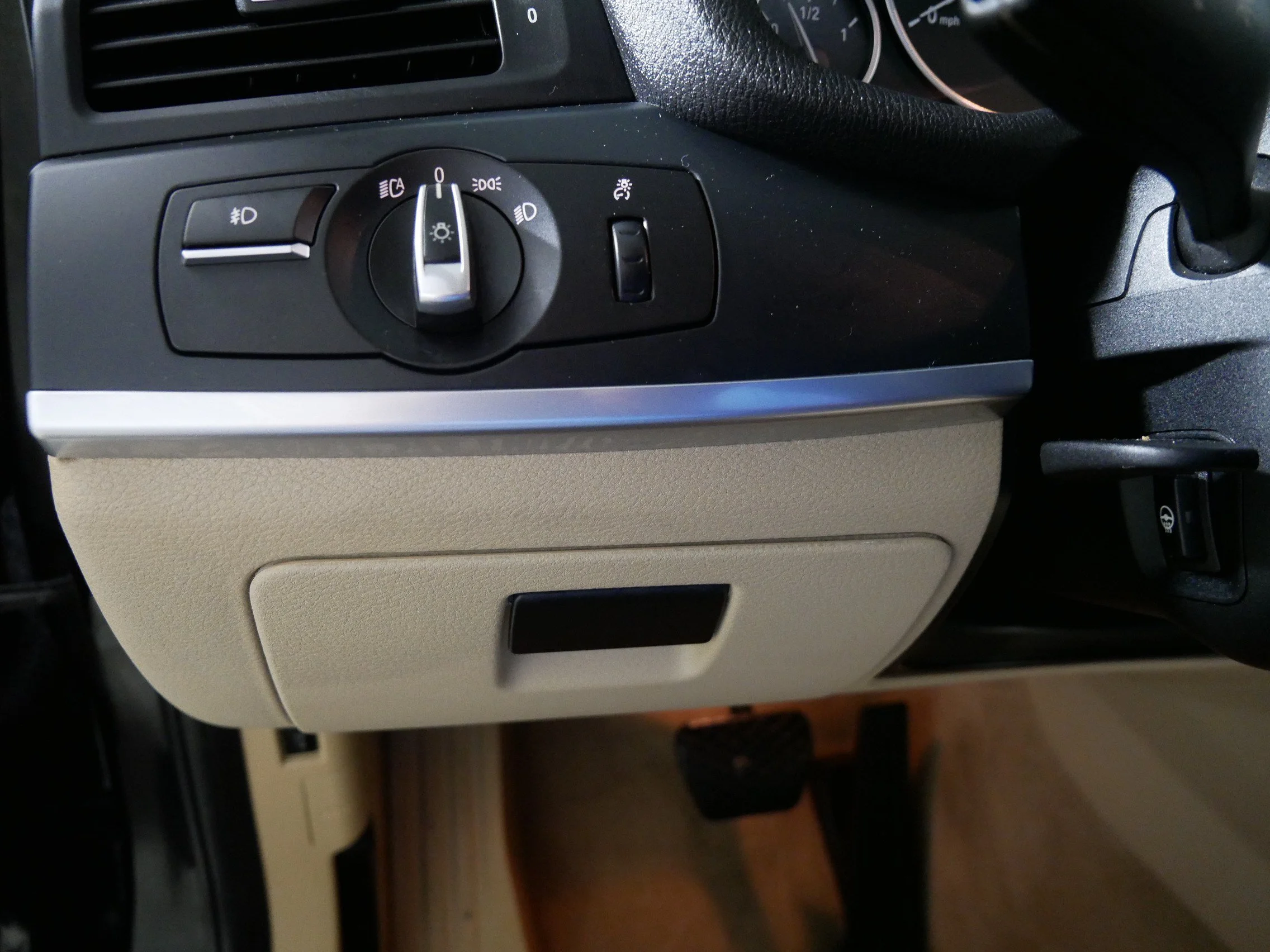 Used 2013 Black Sapphire Metallic BMW xDrive28i image 26
