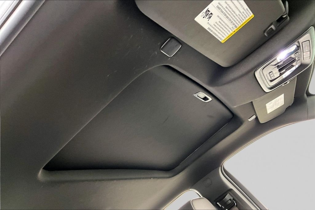 Used 2024 White GMC Denali image 27