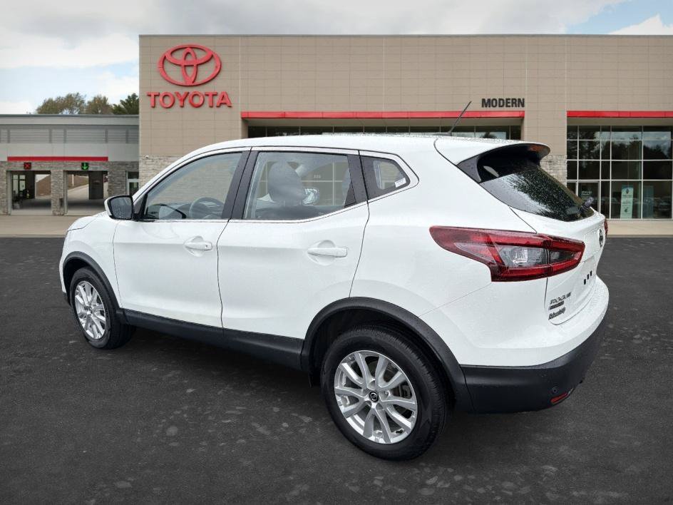 Used 2021 Glacier White Nissan S image 6