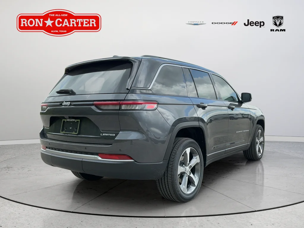 New 2026 Baltic Gray Metallic Clear-Coat Exterior Paint Jeep Limited image 6