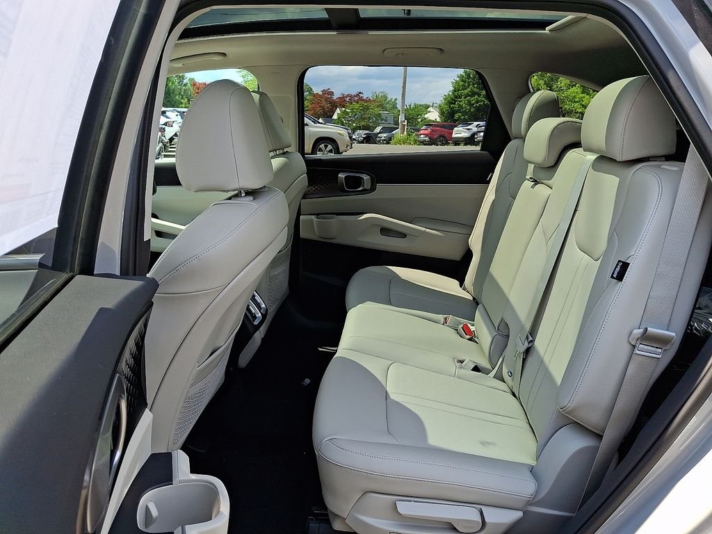 New 2026 Wolf Gray Kia S image 5