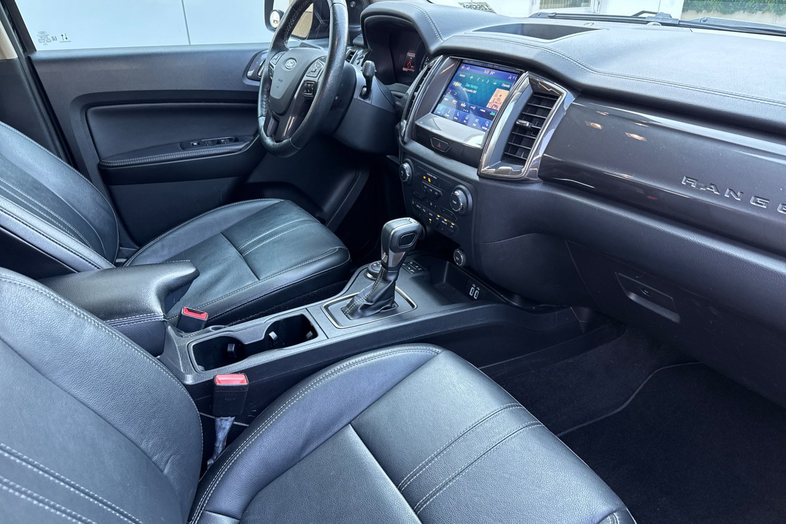 Used 2020 Shadow Black Ford LARIAT image 15