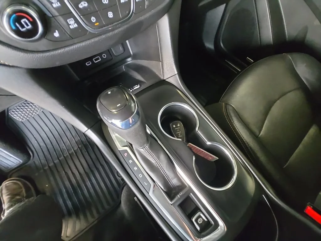 Used 2020 IRIDESCENT PEARL TRICOAT Chevrolet Premier image 18