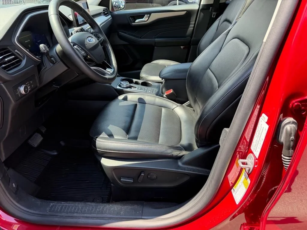 Used 2022 Red Ford SEL image 8