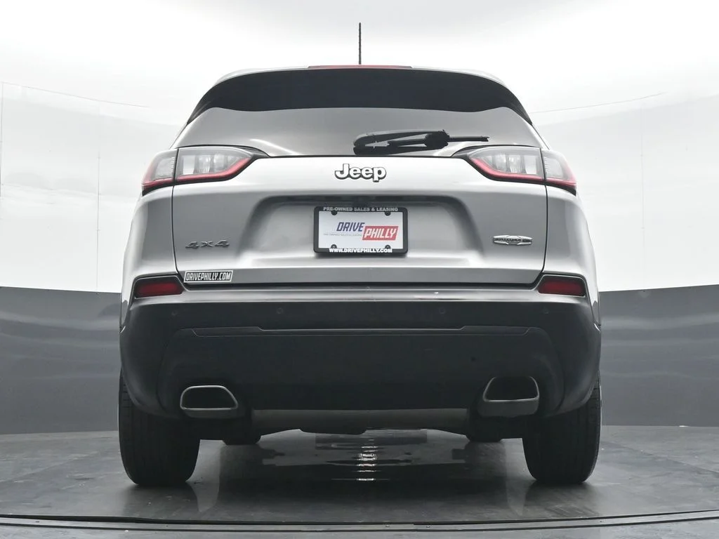 Used 2019 Silver Jeep Latitude Plus image 29