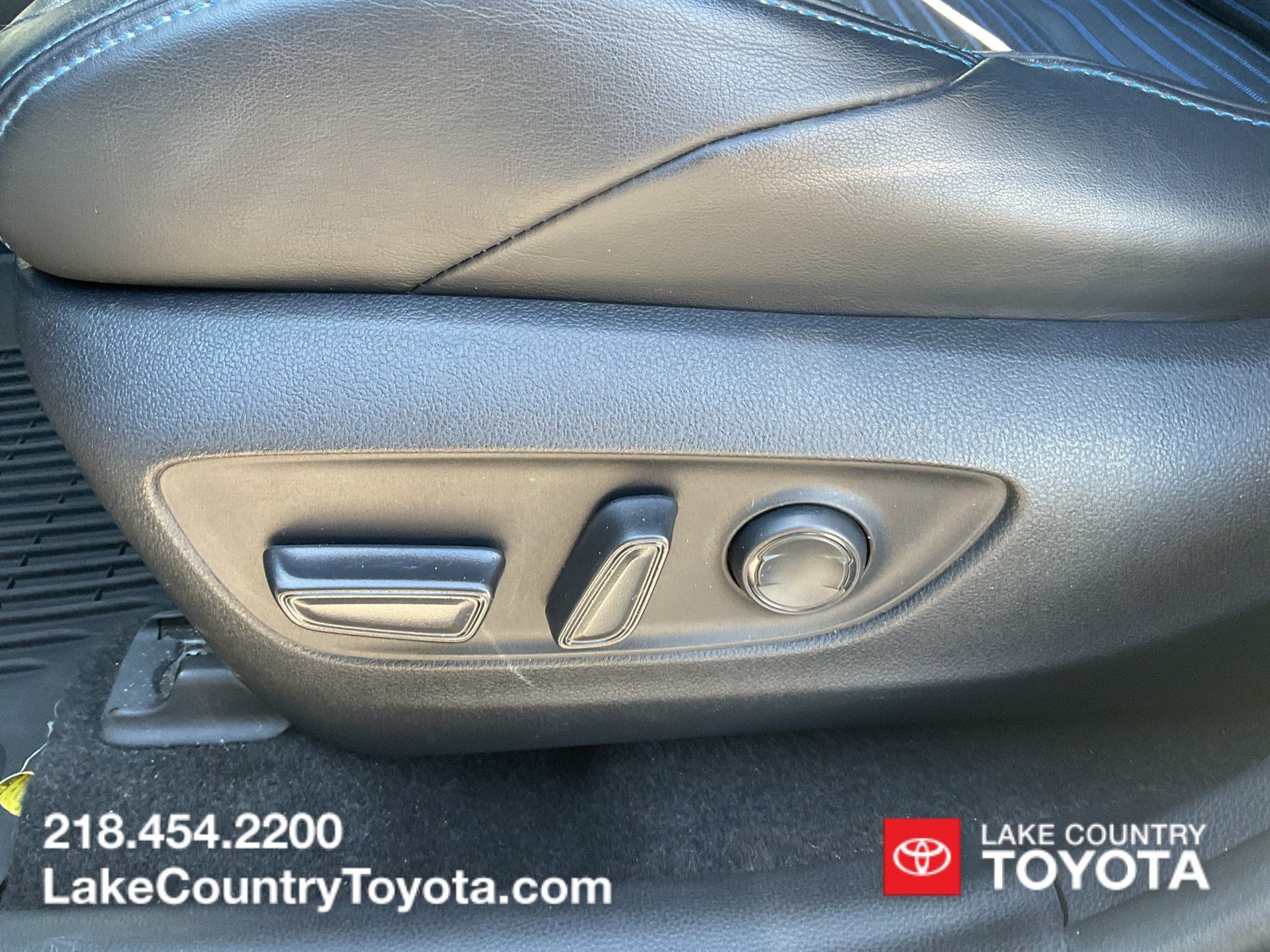 Used 2020 Blizzard Pearl Toyota XSE image 25