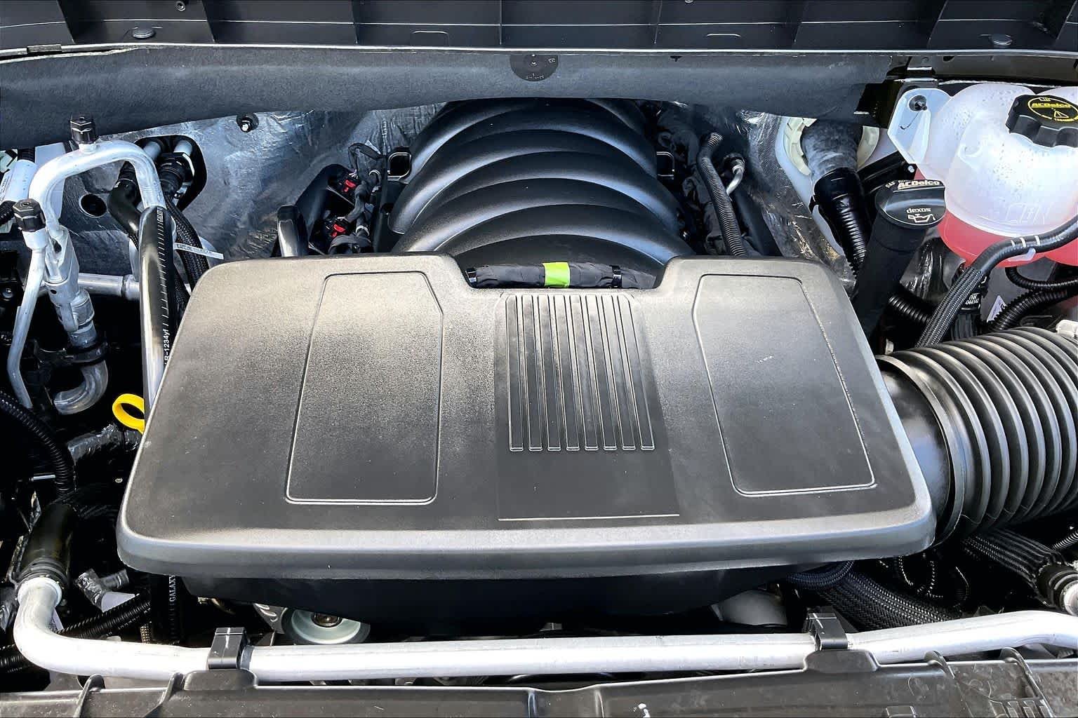 Used 2026 Summit White GMC AT4 image 32