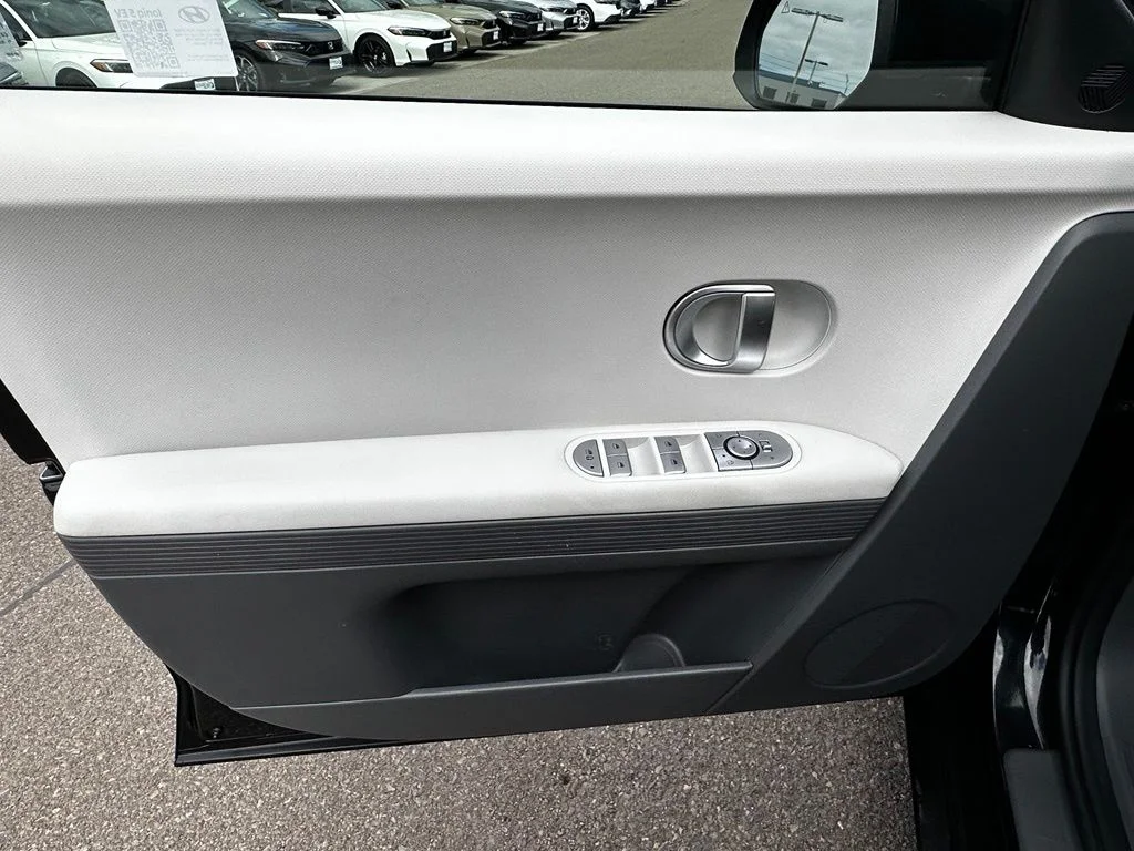 Used 2024 Black Hyundai SEL image 22