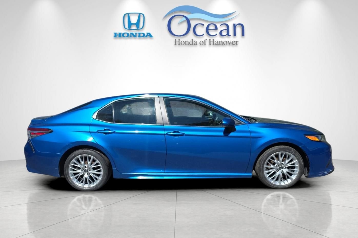 Used 2018 Toyota Camry SE with VIN 4T1B11HK5JU130962 for sale in Hanover, MA