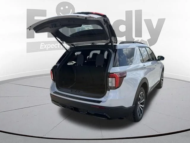 New 2026 Space White Metallic Ford ST-Line image 57