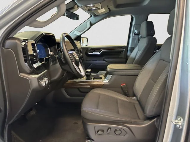 Used 2023 Silver GMC Elevation image 10