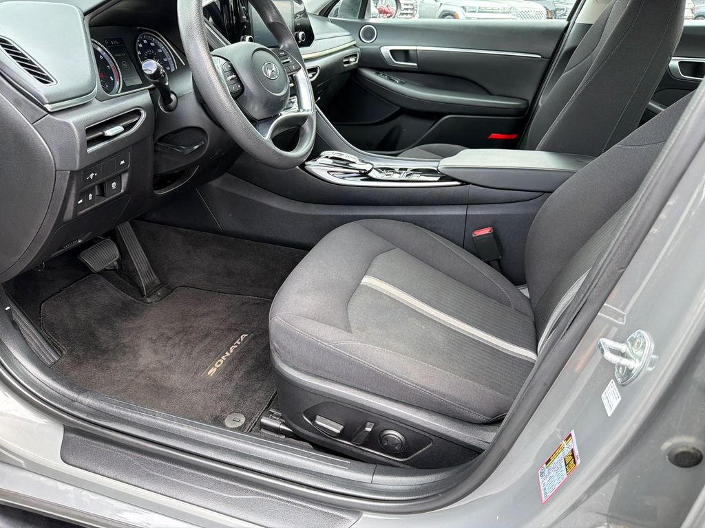 Used 2022 Gray Hyundai SEL image 9