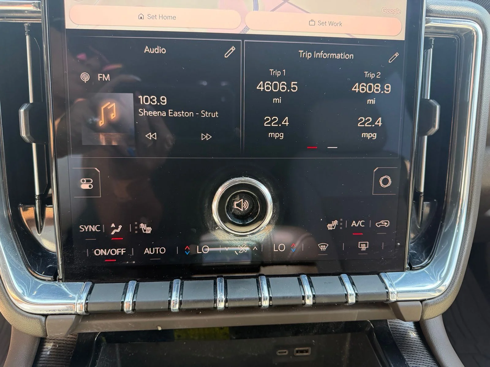 Used 2025 White GMC Elevation image 19