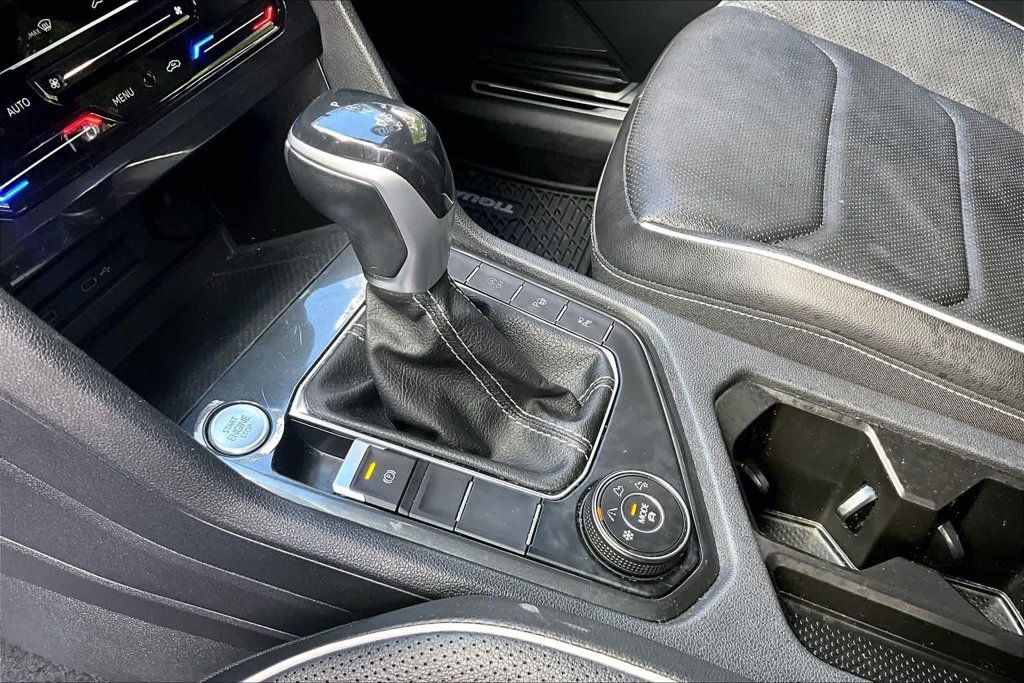 Used 2022  Volkswagen 2.0T SEL R-Line image 17
